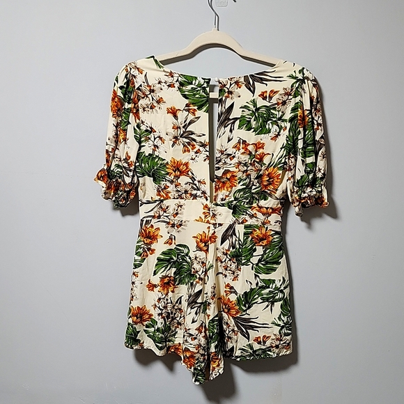 Here Comes The Sun Cream Floral V-Neck Women Romper Shorts Size Small - Picture 4 of 5